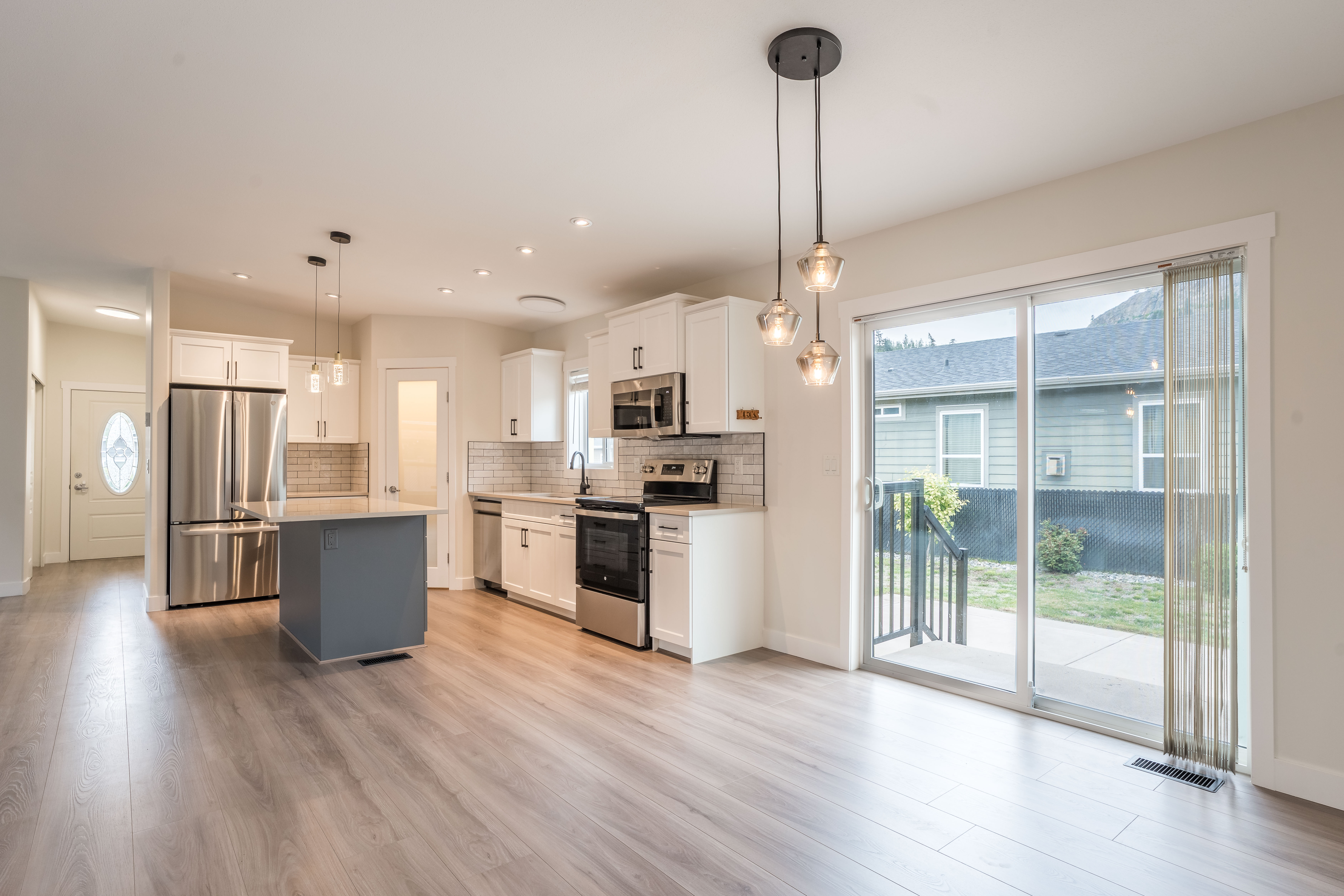 Dining & Kitchen