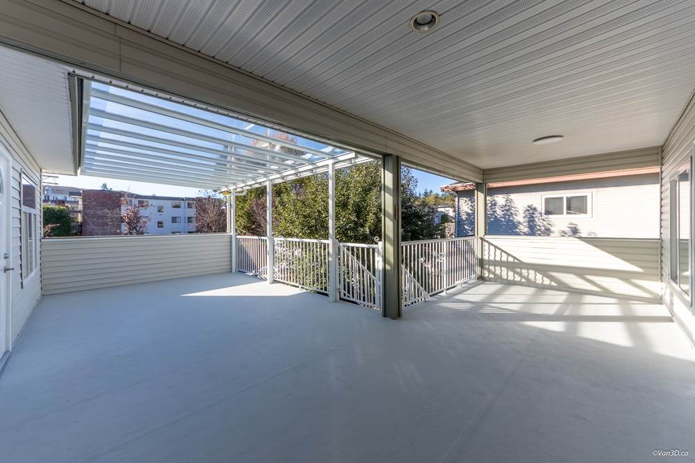Side exterior & garage